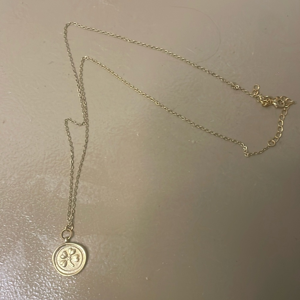 SHAMROCK GOLD NECKLACE